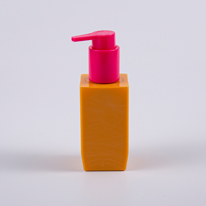 Több szín opció, négyzet alakú 50 ml-es PETG vastag falú lotionpalack műanyag pumpával 