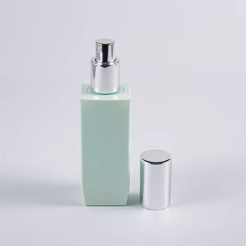 Több színben négyzet alakú 100 ml-es PETG vastag falú lotionpalack alumínium pumpás kupakkal 