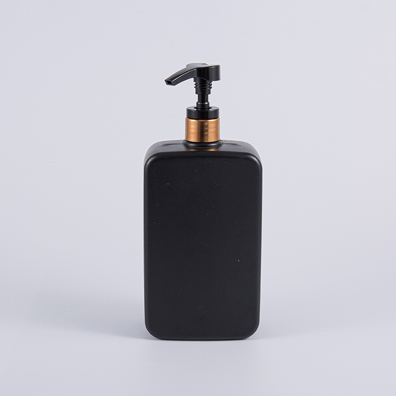 Szilárd fekete színű négyzet alakú 1000 ml-es PE samponos pumpás tisztító flakon